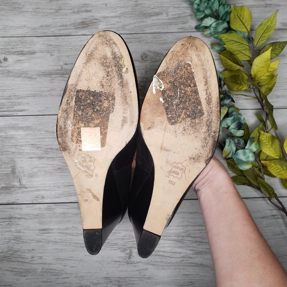 Tory Burch Wedges Black Heels Leather 11 Gold T Logo - Picture 9 of 12